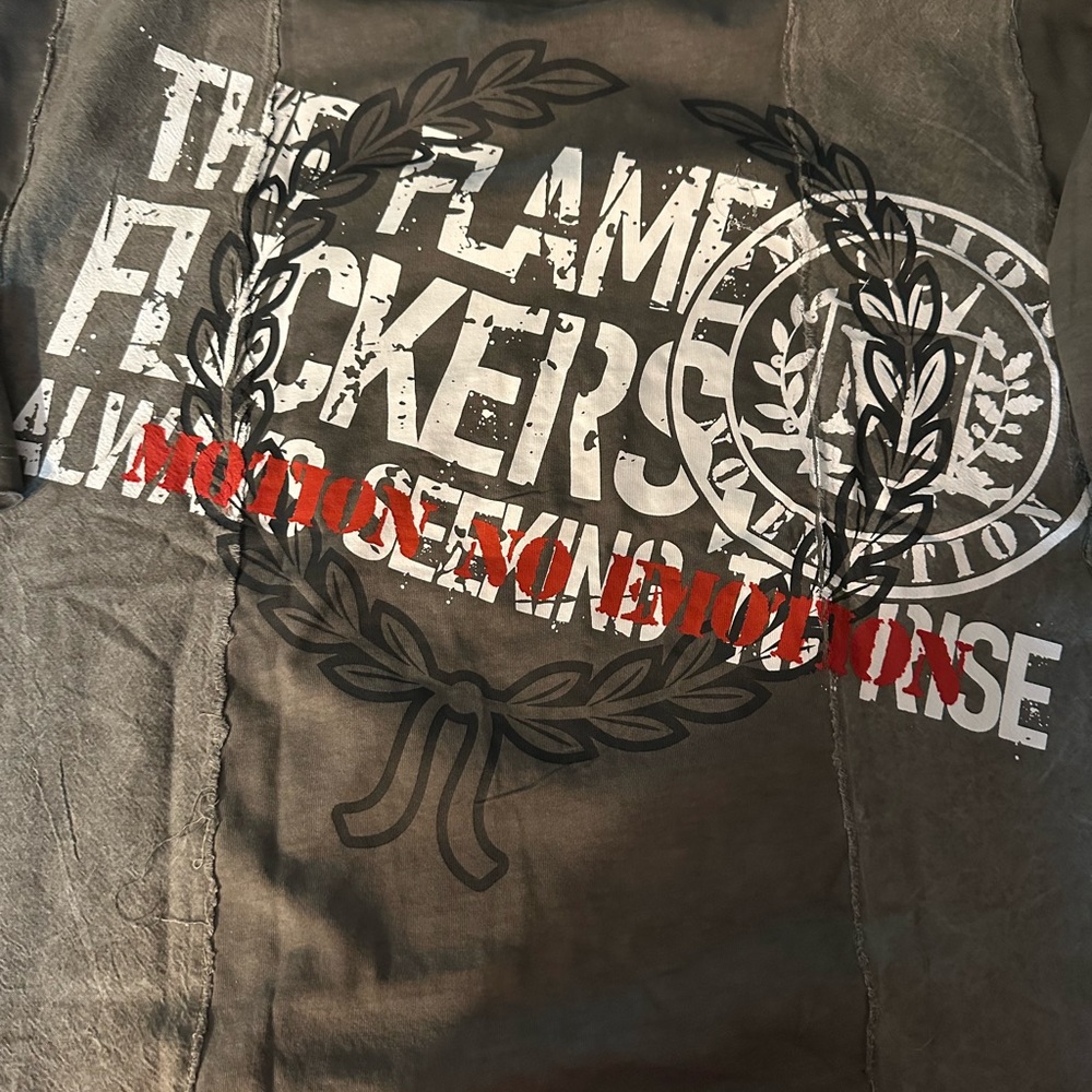 Graphic Print T-Shirt in Gray and Red
